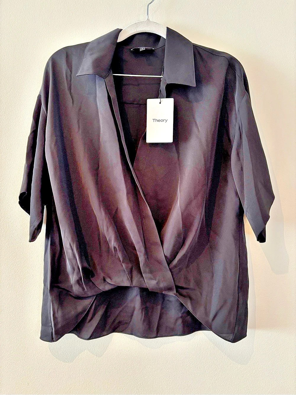 Theory Silk Blouse in Modern Ggt Black Small